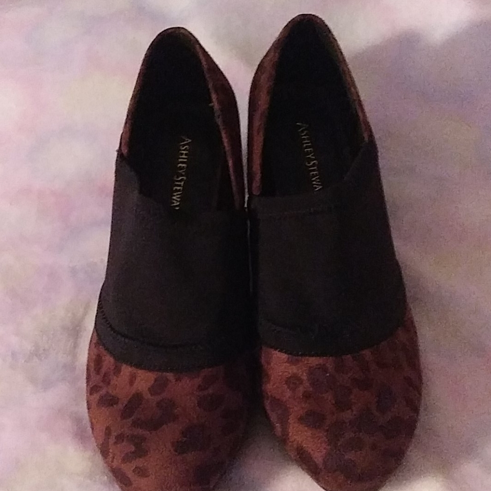 Shoes - Picture 2 of 4